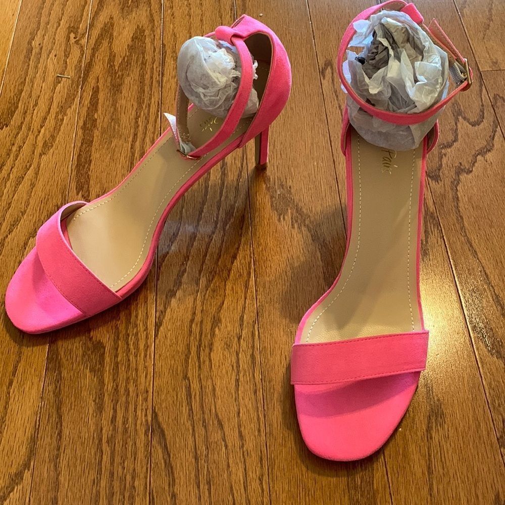 Dream Pairs size 11 neon pink heels New in box